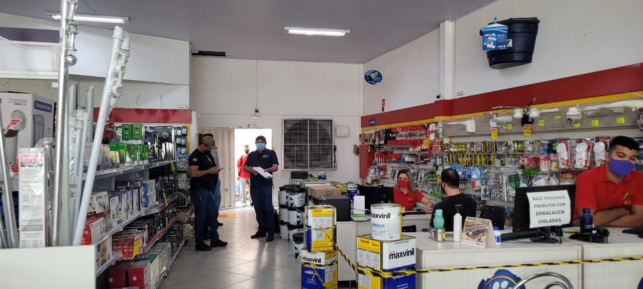Polícia e IPEM fiscalizam material elétrico vendido em Cuiabá